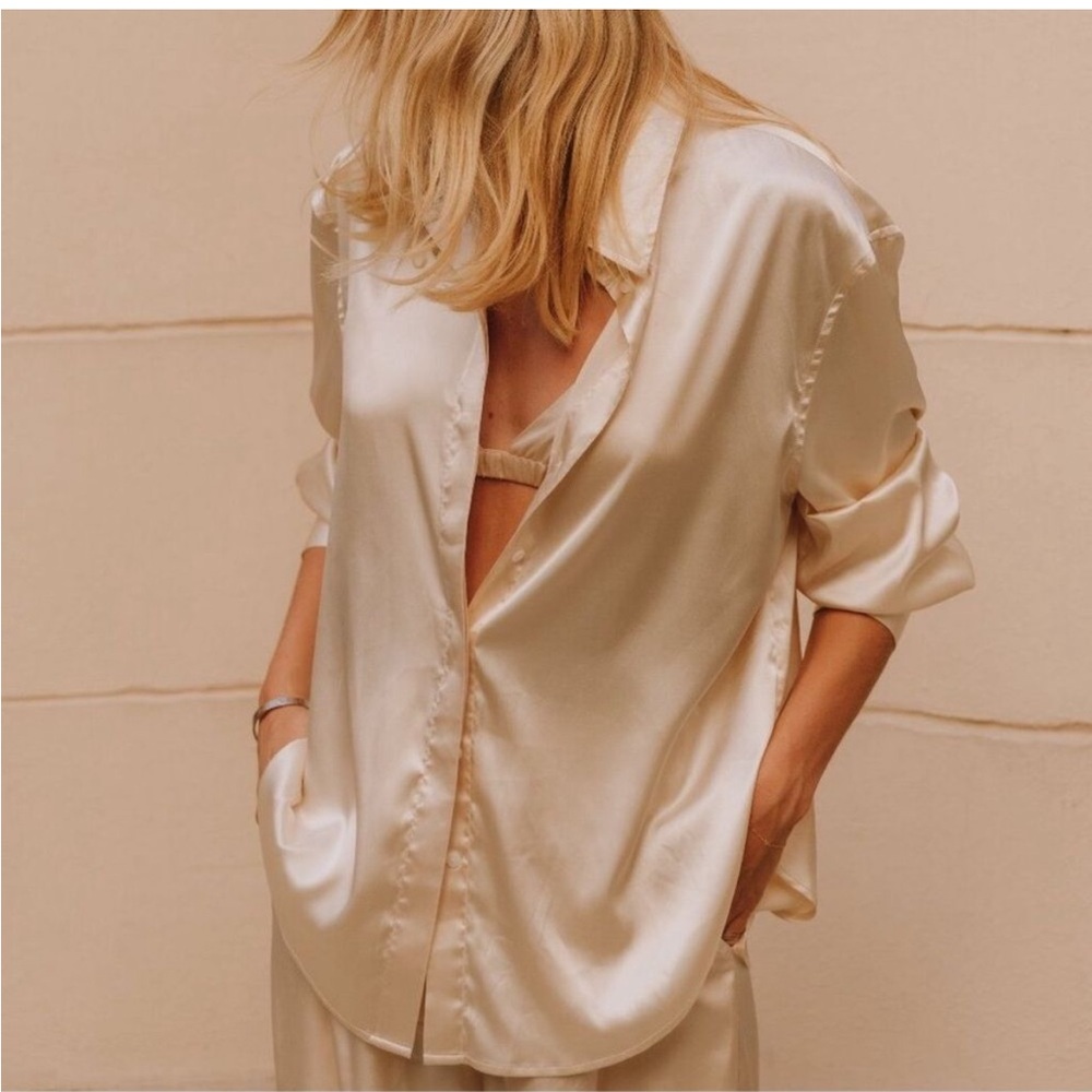 Daily drills champagne silky set 🥂